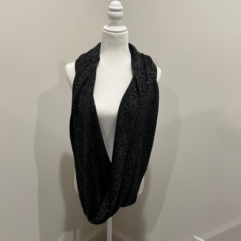 CC Exclusives Infinity Scarf - Picture 2 of 6
